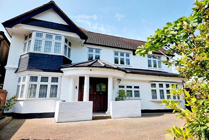 5 Bedroom Detached House For Sale In Chase Side, London, N14