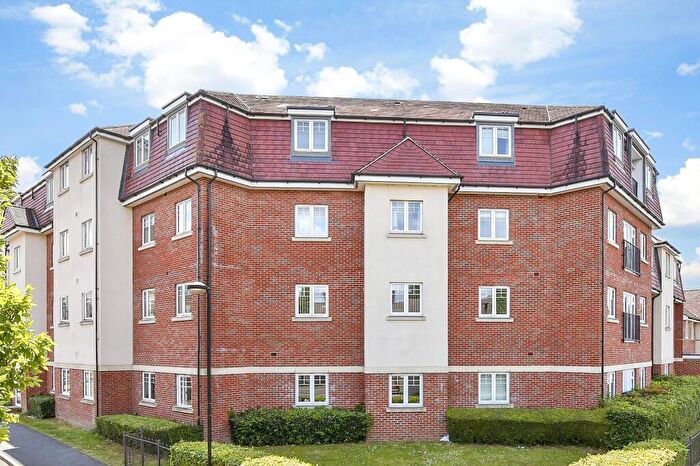 2 Bedroom Flat For Sale In Schoolgate Drive, Morden, Surrey, SM4