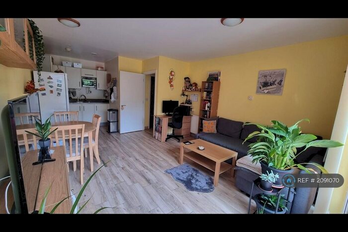 1 Bedroom Flat To Rent In Peebles Court, Croydon, CR0