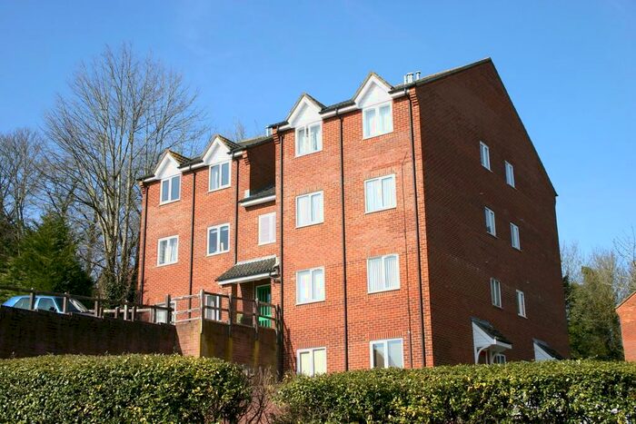 1 Bedroom Apartment To Rent In Salisbury - Sarum Close, SP2
