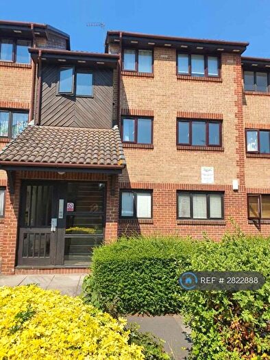 2 Bedroom Flat To Rent In Cricketers Close, Erith, DA8