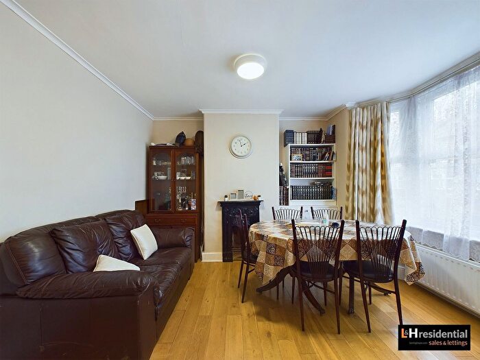 3 Bedroom Terraced House For Sale In Malden Road, Borehamwood, WD6