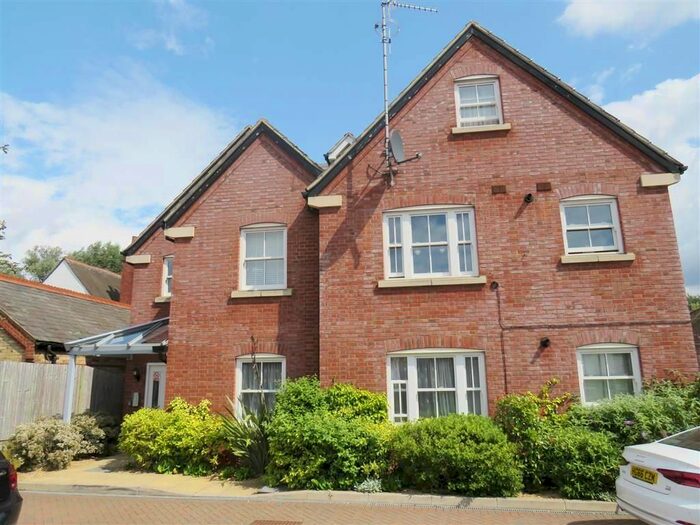 1 Bedroom Flat To Rent In Featherbed Lane, Hemel Hempstead HP3