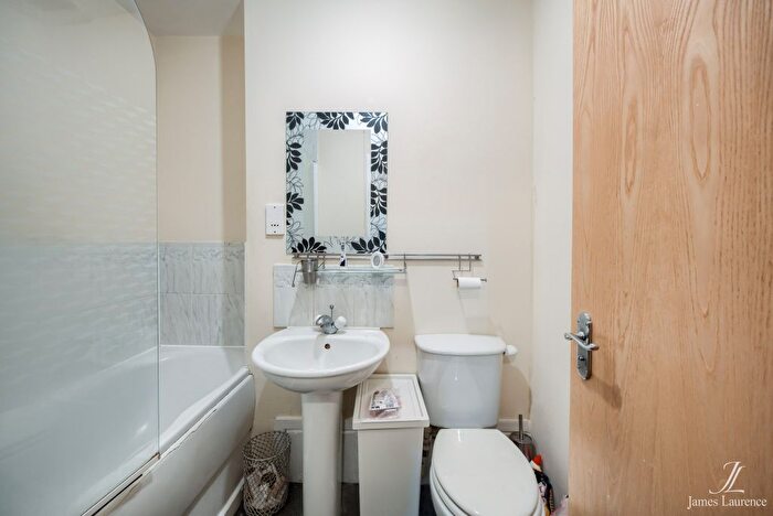 1 Bedroom Flat For Sale In Hallmark Apartments, Newhall Hill, Jewellery Quarter, B1