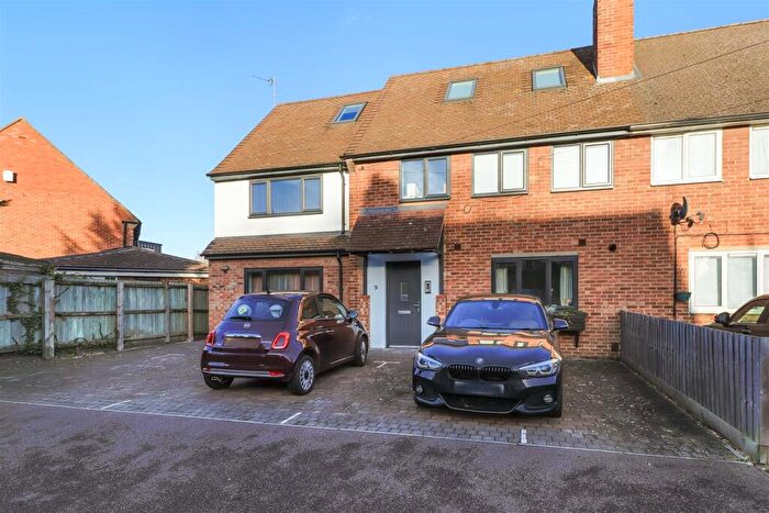 2 Bedroom Flat For Sale In Maitland Avenue, Cambridge, CB4