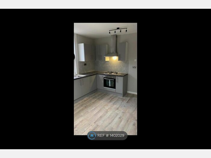 3 Bedroom Maisonette To Rent In Bishops Avenue, London, E13