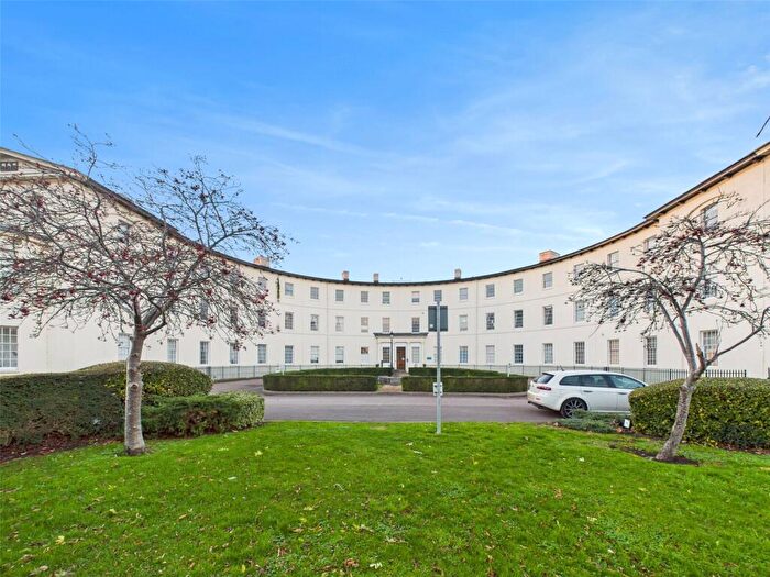 1 Bedroom Apartment For Sale In The Crescent, Gloucester, Gloucestershire, GL1