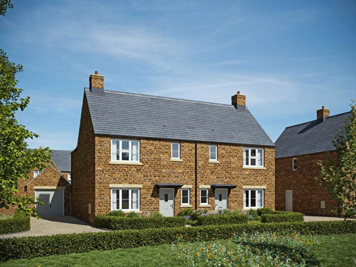 3 Bedroom Semi Detached House For Sale In Deanfield Glade, Hook Norton, OX15