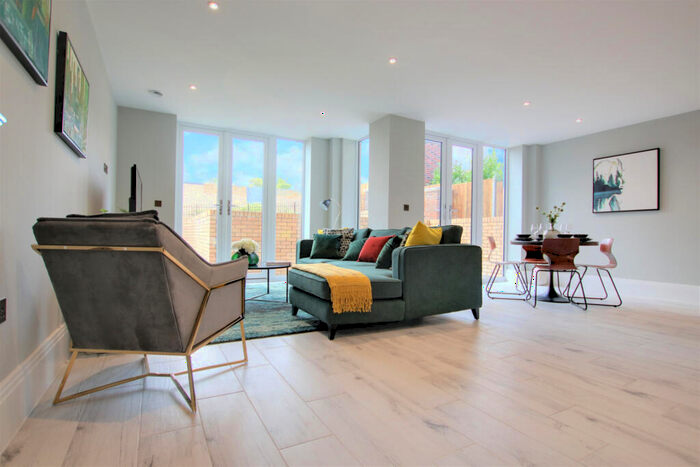 2 Bedroom Flat To Rent In Cockforsters Road, EN4