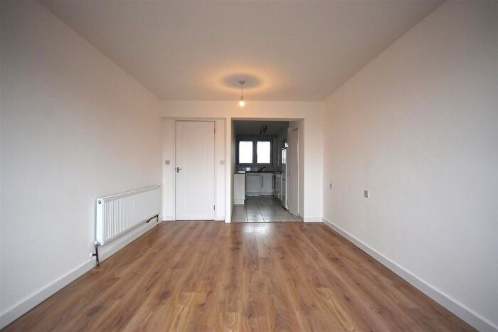 1 Bedroom Flat To Rent In Otho Court, Augustus Close, Brentford, TW8