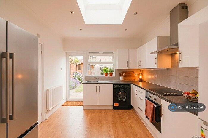 4 Bedroom Terraced House To Rent In Brunswick Park Road, London, N11