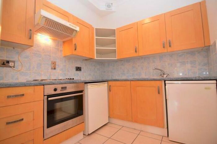 1 Bedroom Flat To Rent In Charwood Road, Wokingham, RG40