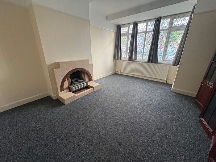 3 Bedroom Semi-Detached House To Rent In Beaconsfield Road, Southall, UB1