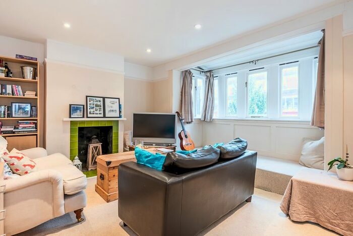 2 Bedroom Flat To Rent In Old Town, London, SW4