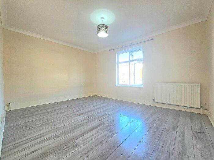 2 Bedroom Apartment To Rent In Whitehorse Road, Croydon, London, CR0