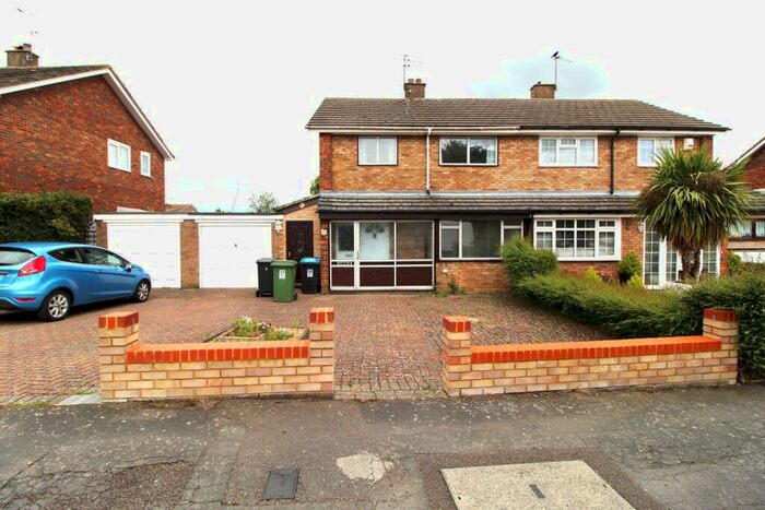 3 Bedroom Semi-Detached House To Rent In Patmore Link Road, Hemel Hempstead, Hertfordshire, HP2