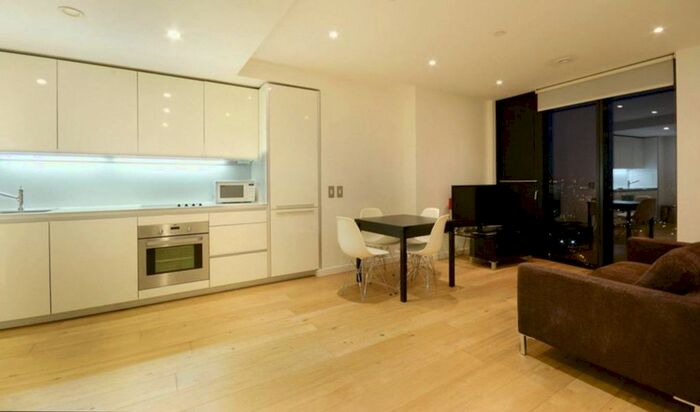 1 Bedroom Flat To Rent In Walworth Road, Elephant And Castle, London, SE1