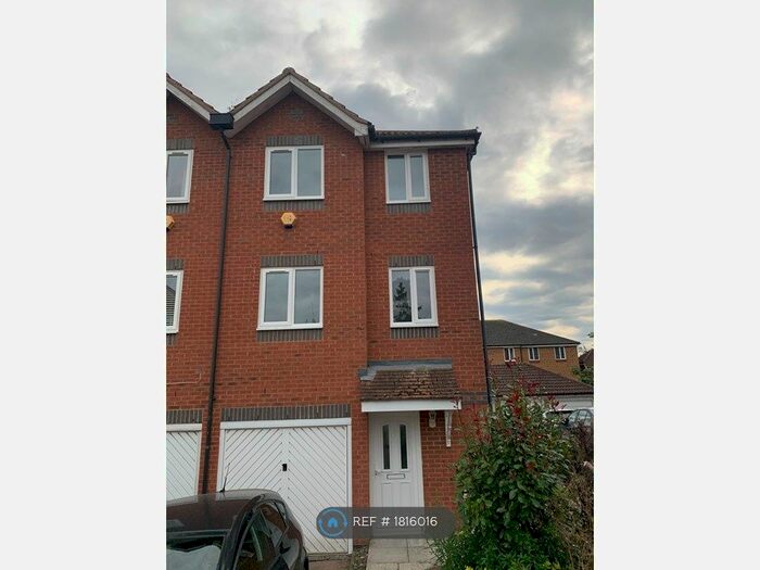 3 Bedroom Semi-Detached House To Rent In Lampeter Close, London, NW9