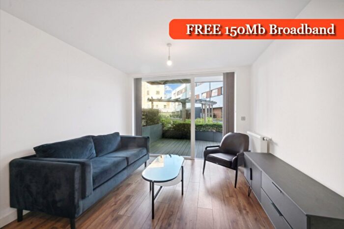 2 Bedroom Flat To Rent In Stylus Place, Hayes, UB3