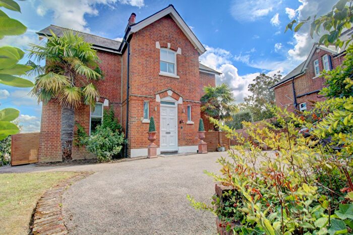 4 Bedroom Detached House For Sale In Ridgeway Road, Redhill, RH1