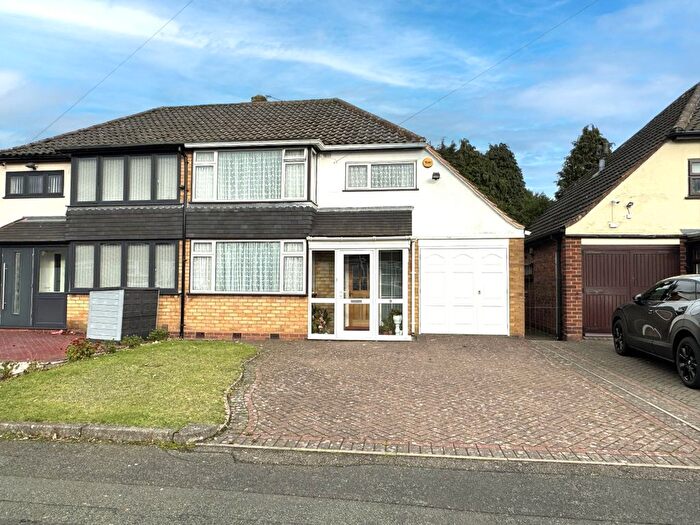 3 Bedroom Semi Detached House For Sale In Lea View, Willenhall, WV12