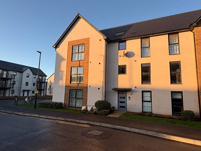 2 Bedroom Flat For Sale In Clark Drive, Yate, Bristol, Bristol, BS37