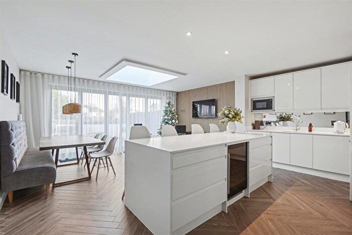 4 Bedroom Semi Detached House For Sale In Broadview Avenue, Rainham, ME8