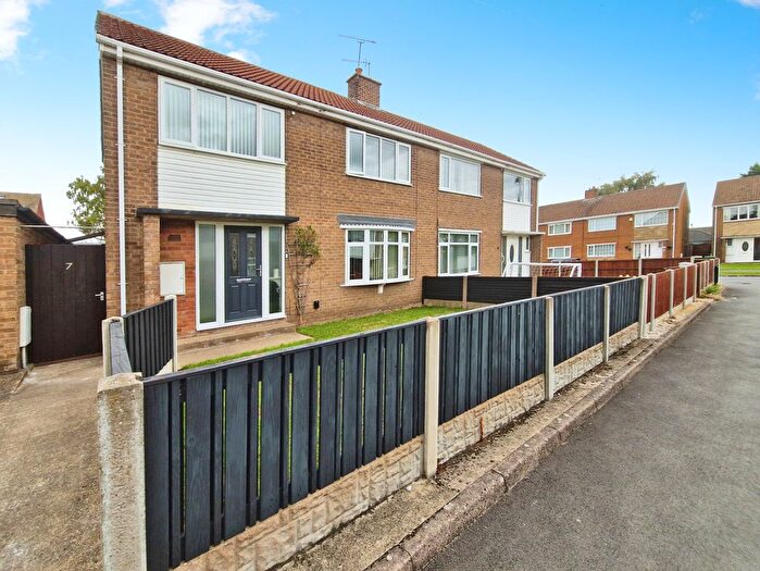 3 Bedroom Semi-detached House For Sale In Dorset Drive, Harworth, Doncaster, DN11
