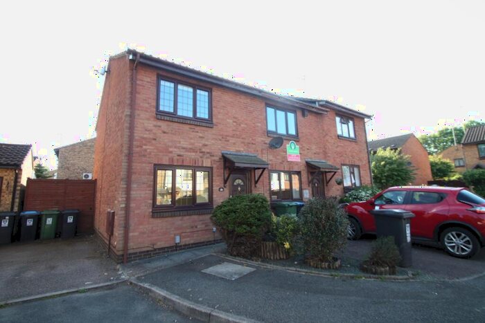 2 Bedroom Semi-Detached House To Rent In Hunters Oak, Hemel Hempstead, Hertfordshire, HP2