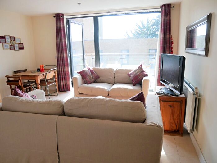 1 Bedroom Flat To Rent In Tewkesbury Road, West Ealing, W13