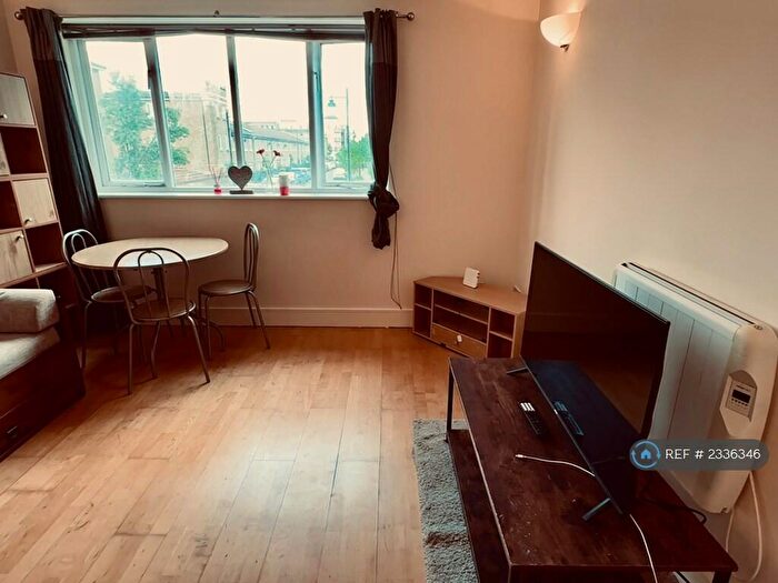 2 Bedroom Flat To Rent In Duckett Street, London, E1