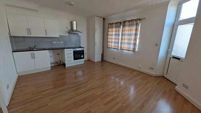 1 Bedroom Flat To Rent In Manor Road North, Southampton, SO19