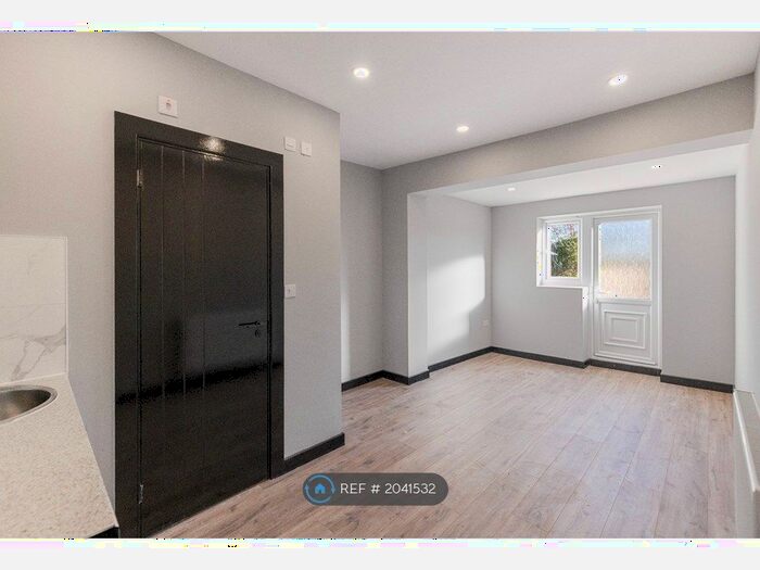 Studio To Rent In Niederwald Road, London, SE26