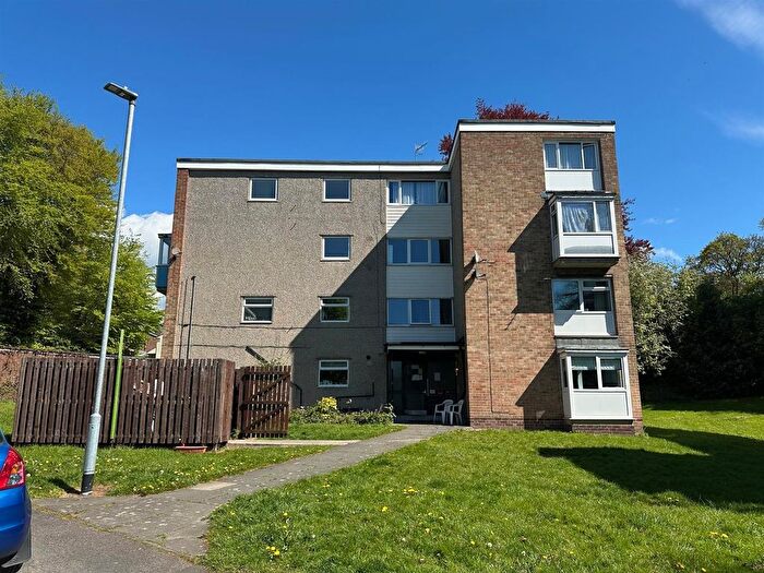 2 Bedroom Flat For Sale In Hoyle Court Road, Baildon, Shipley, BD17