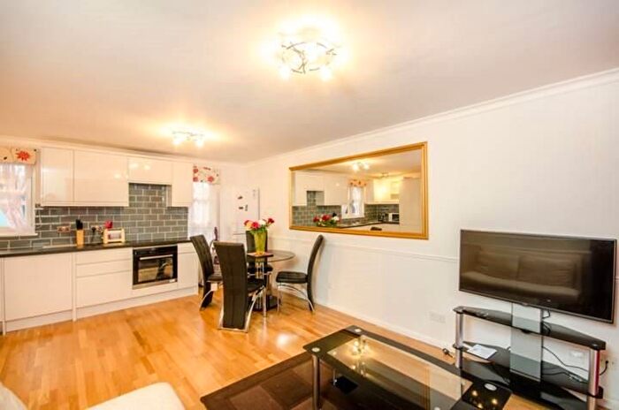 1 Bedroom Flat To Rent In Garden Terrace, London, SW1V