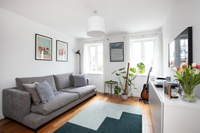1 Bedroom Apartment For Sale In Vestry Mews, Camberwell, SE5