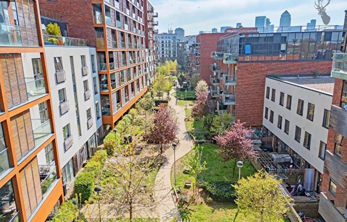 2 Bedroom Flat For Sale In Merchant Walk Development, Bow, E3
