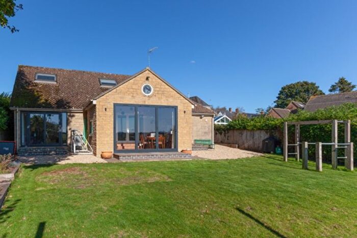 4 Bedroom Bungalow For Sale In Cross Lane, Helmdon, NN13