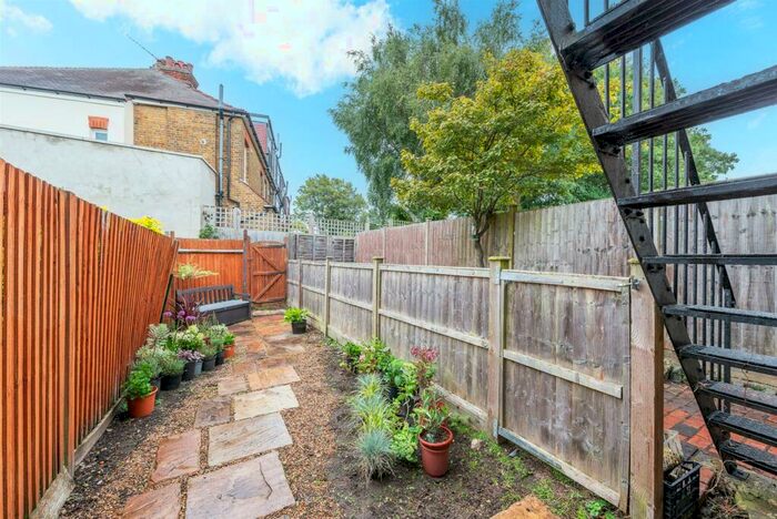 2 Bedroom Flat For Sale In Morgan Road, Bromley, BR1