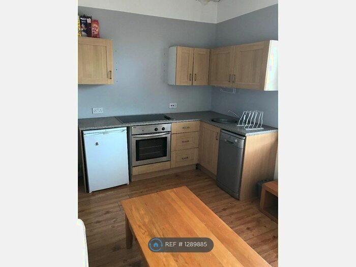 2 Bedroom Flat To Rent In Deansgate Lane, Cheshire/Greater Manchester WA15