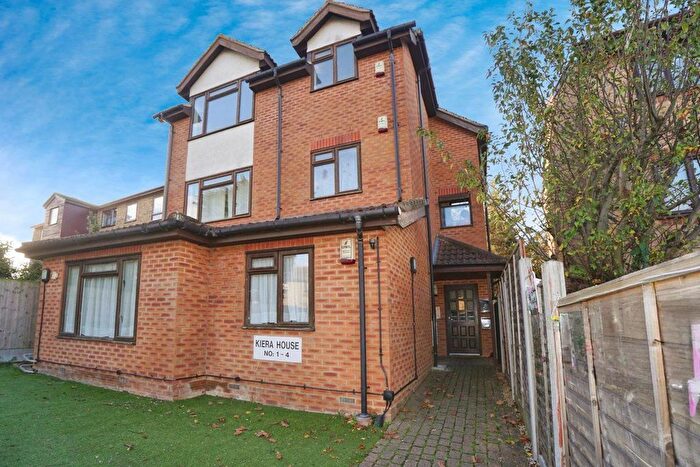 3 Bedroom Flat To Rent In Essex Road, Chadwell Heath, Romford, RM6