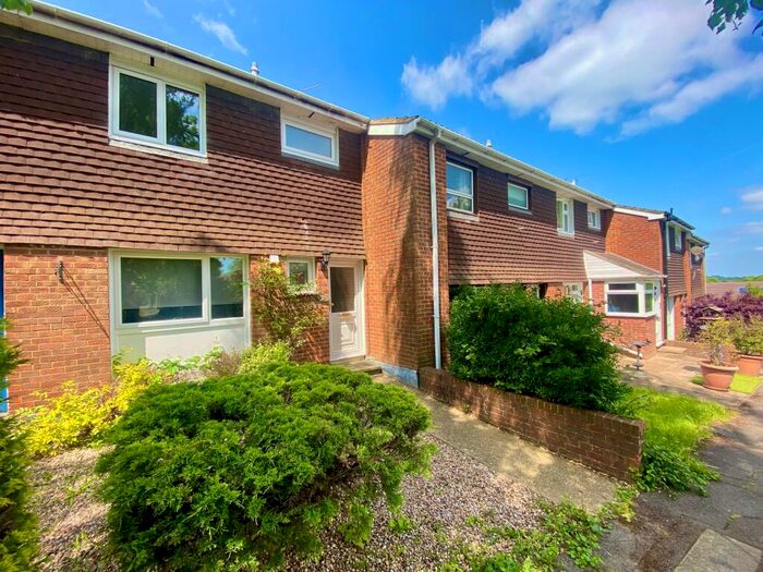 3 Bedroom House To Rent In Rye Close, Guildford, GU2