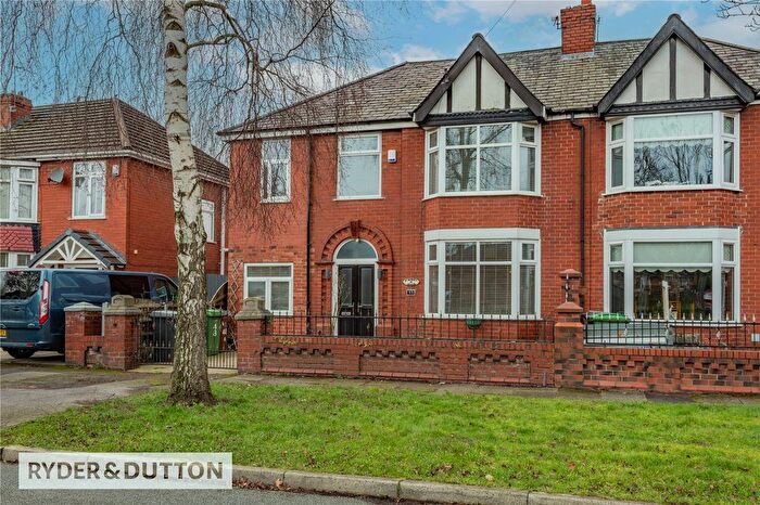 4 Bedroom Semi Detached House For Sale In St. Georges Square, Chadderton, Oldham, OL9