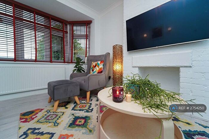 3 Bedroom Detached House To Rent In Brampton Gardens, Hersham, Walton-On-Thames, KT12