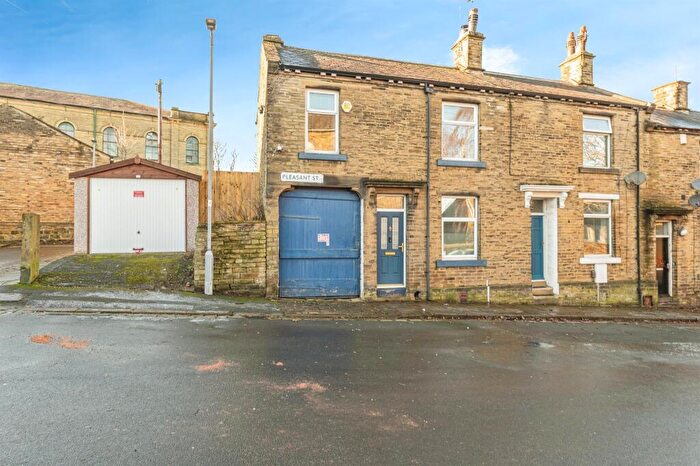 3 Bedroom Terraced House For Sale In Pleasant Street, Bradford, BD7