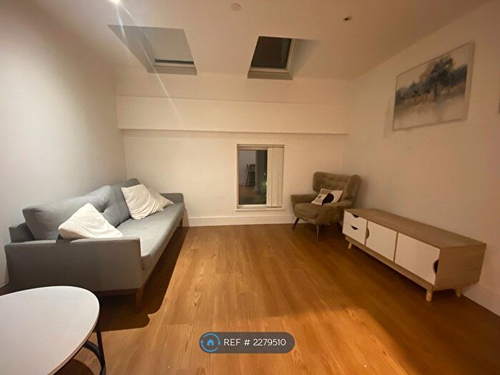 1 Bedroom Flat To Rent In Loam House, Romford, RM7