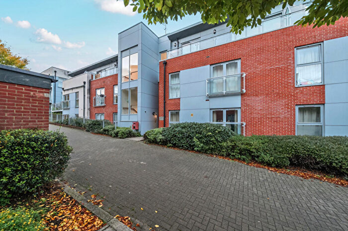 2 Bedroom Flat For Sale In Charrington Place, St. Albans, AL1