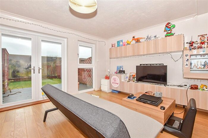 3 Bedroom Terraced House For Sale In Mansfield Walk, Maidstone, Kent, ME16