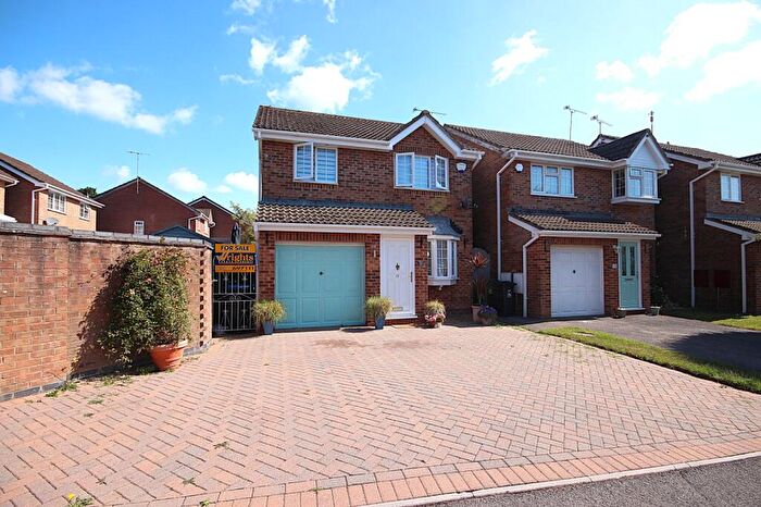 3 Bedroom Detached House For Sale In Linnet Road, Poole, Dorset, BH17