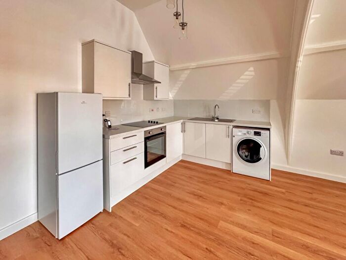 2 Bedroom Apartment To Rent In Two Bedroom Apartments Warren Avenue, Southampton, SO16